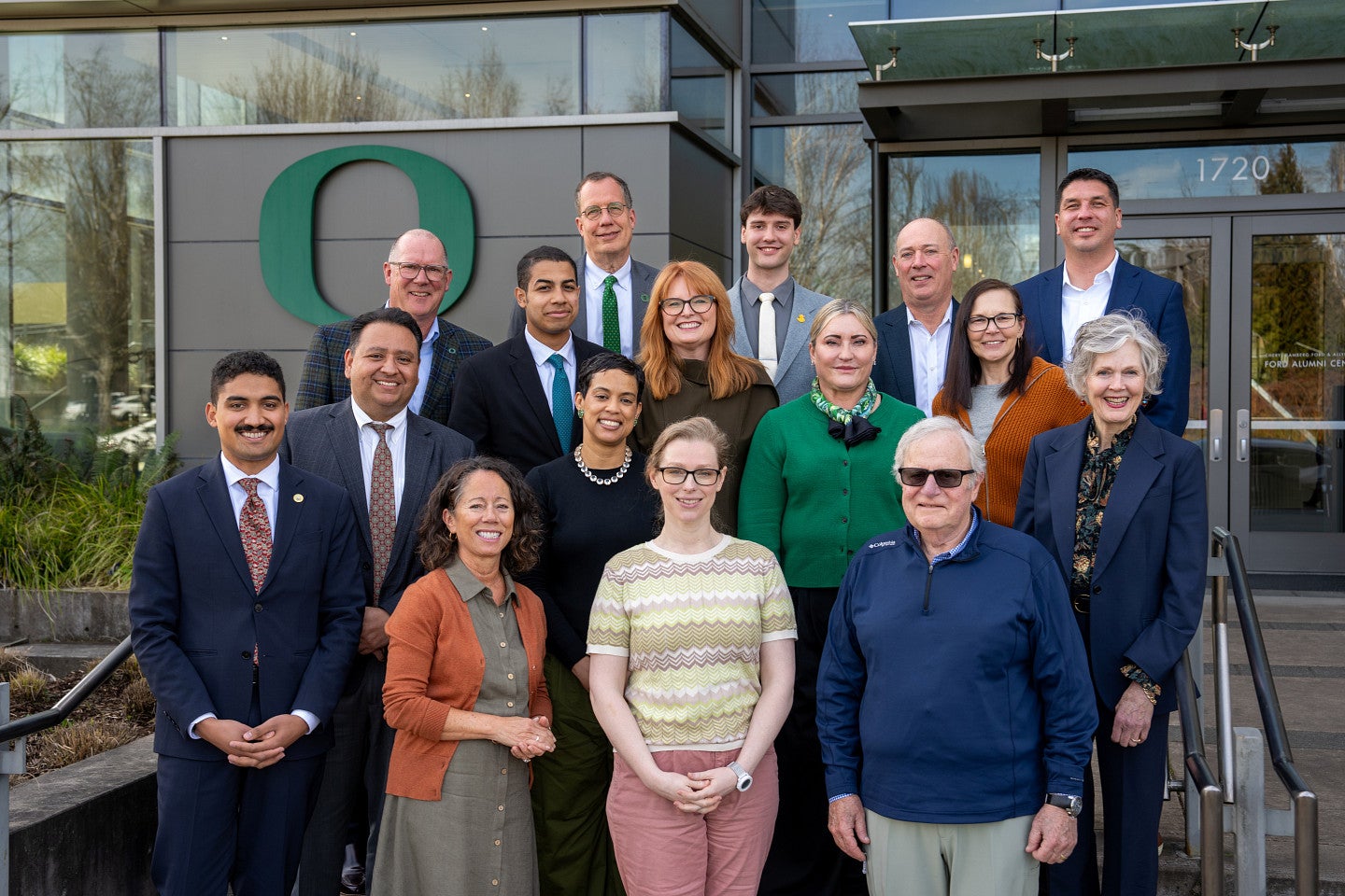 University of Oregon Board trustees on front steps of Ford Alumni Center